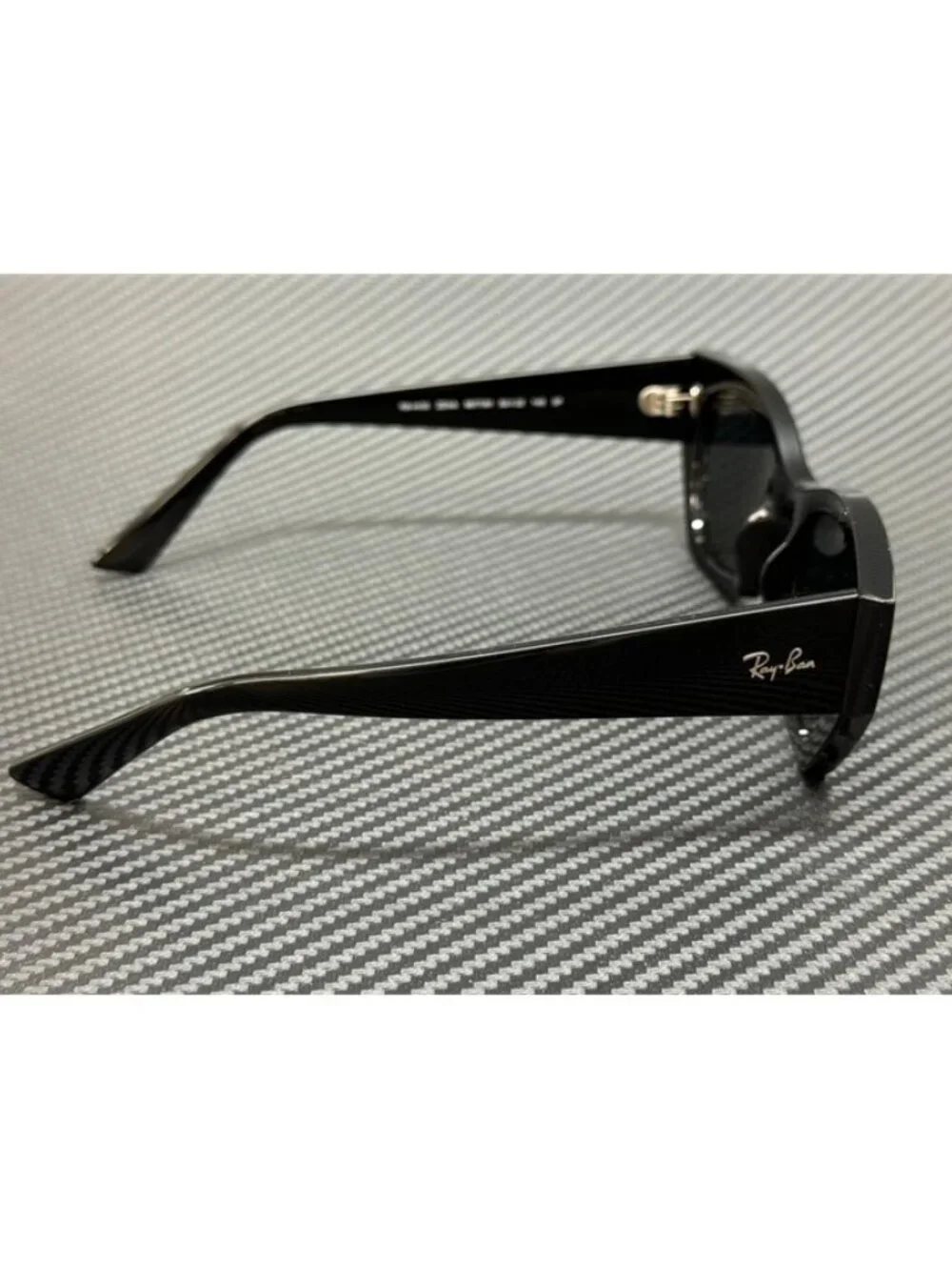 New Ray-Ban Men Black Sunglasses 52-22-145